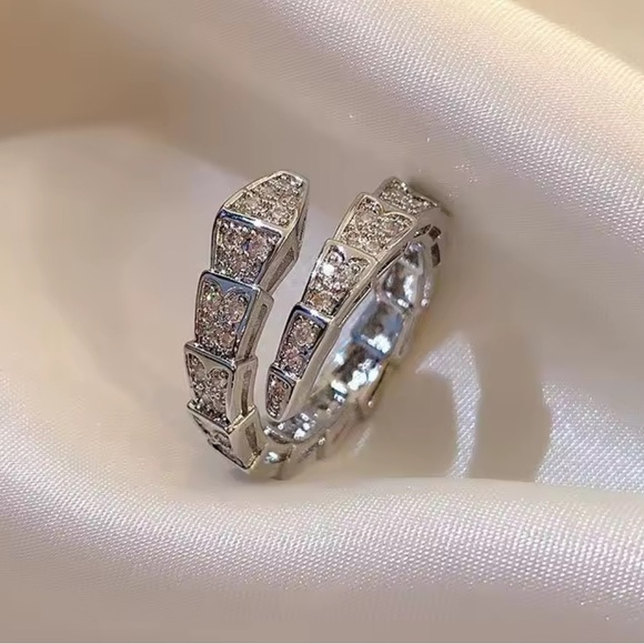 Adjustable Serpenti lux silver zircon ring - Picture 6 of 13